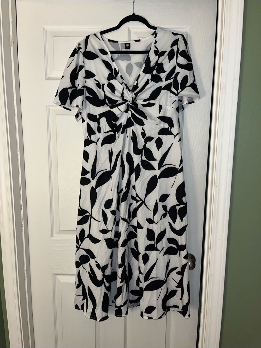 SHEIN 2XL Black & White Leaf Twist-Front Midi Dress